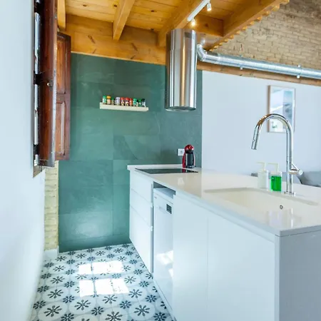 Mediterranean Gem Getaway 아파트